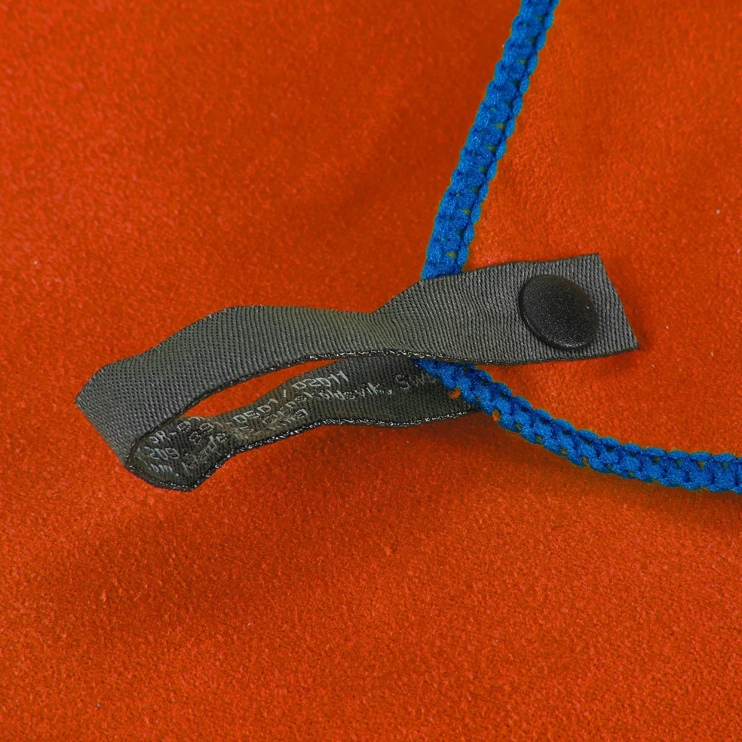 FRILUFTS MICROFIBRE TOWEL - Reisehandtuch Rot 4 FRILUFTS MICROFIBRE TOWEL - Reisehandtuch Rot – Bild 2